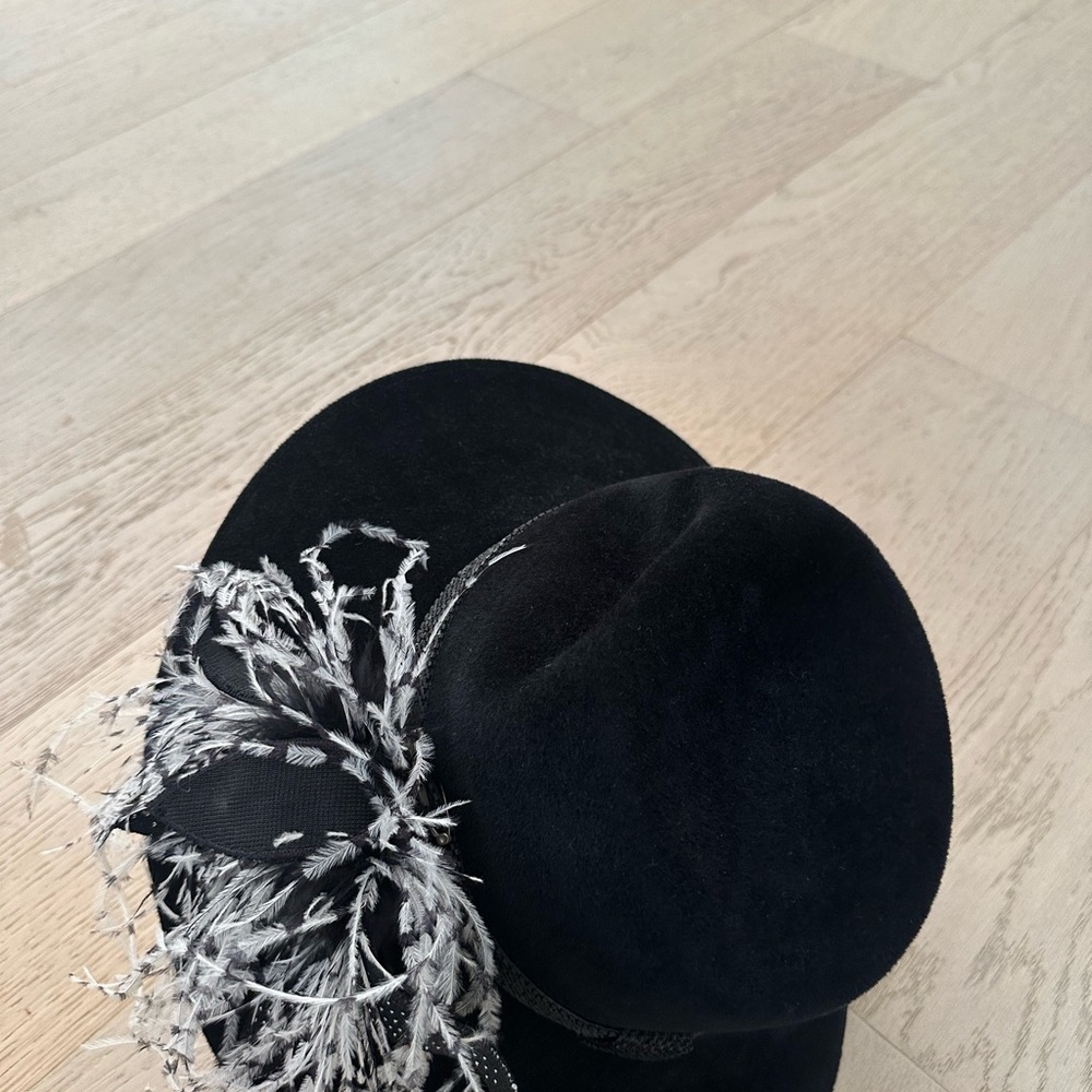 Elegant Black Hat with Feather Detail